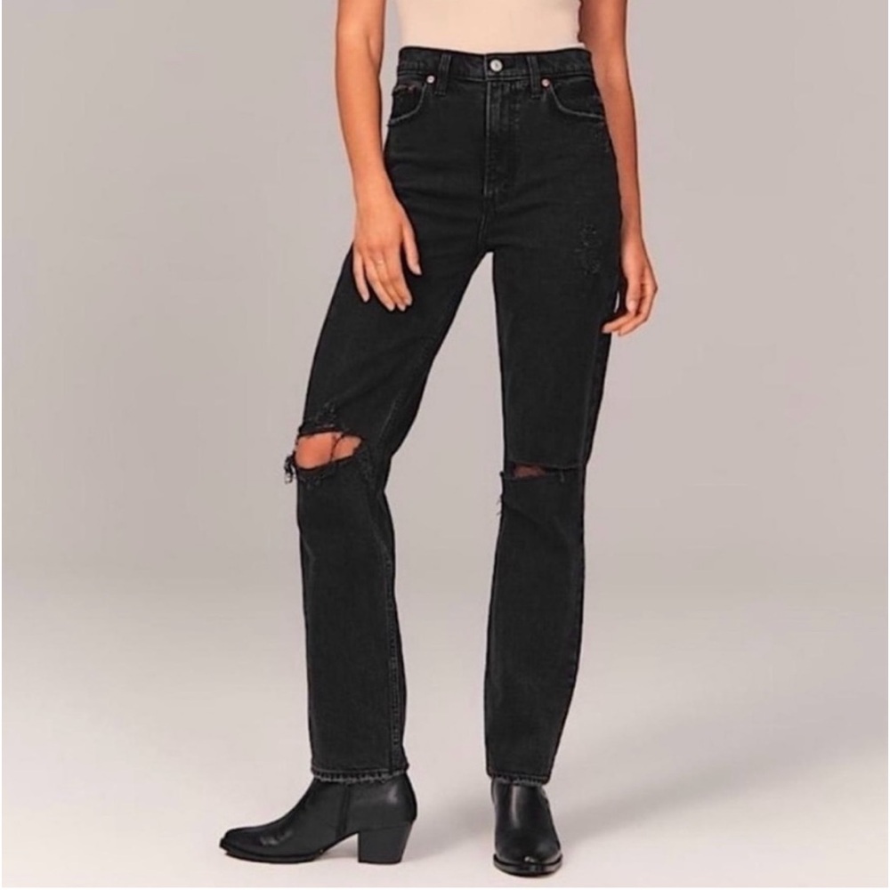 Abercrombie 90’s Straight ultra high rise jean. Size 25R Curve love